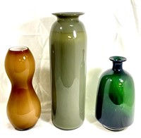 EXQUISITE LOT OF 3 NUETRAL COLORS GLASS VASES