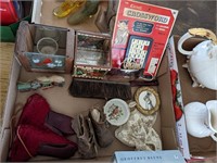 Tray lot of vintage collectibles