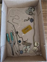Tray Silver coins, pennies, gold jewelry
