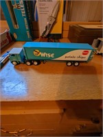Wise Potato Chip 1:64 scale semi truck