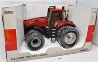 Case IH Magnum 370 CVT tractor, duals