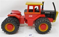 Versatile 835 4WD tractor w/duals red axles