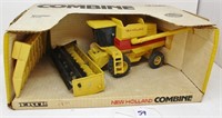 New Holland TR97 combine both heads, 1/32