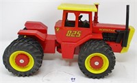 Versatile 825 4WD tractor with duals