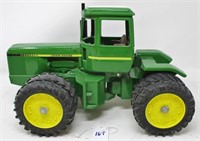 John Deere 8640 4WD tractor with duals
