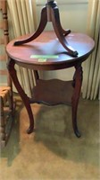 Curved leg mahogany side table 24”diameter x 28”