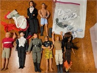 Lot of larger action figures - GI Joe ? In small e