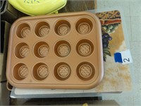 Ar+Cook muffin tin, baking pan, table mat