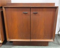 MID CENTURY DOUBLE DOOR NIGHT STAND