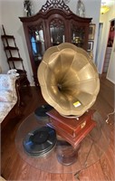 PHONOGRAPH W/ RECORDS