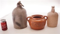 2 poteries dont Catelli et cruche en verre