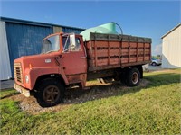 1975 2-TON FORD 700 GRAIN TRUCK WITH HOIST BED