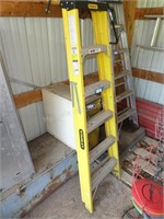 Stanley 6' fiberglass step ladder