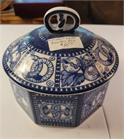 Blue and white porcelain box with lid. 7½"×6¾.