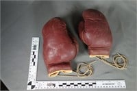 Belknap D-24T boxing gloves