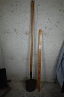 Blue Grass long-handled shovel