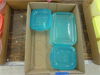 3 plastic storage containers