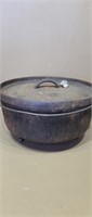 Cast iron pot with lid