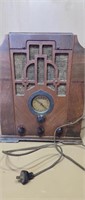 Vintage Crosley radio
