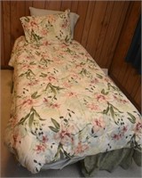 TWIN BED FRAME & BERDDING