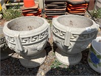 2 concrete planters