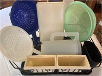 Dish drainer, 3 strainers, pitcher and food