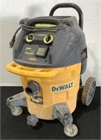 DeWalt 10 Gal Dust Extraction Vacuum DWV012