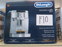 DeLonghi magnifica XS espresso maker