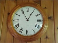 Battery oak case clock 18" LR