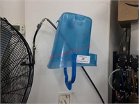 ICE TOTE W/ HANGER