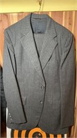 L STRAUSE MENS SUIT SMALL