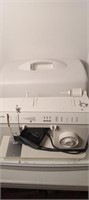 SINGER SEWING MACHINE 5705C WITH CASE