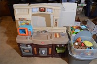 Step 2 Plastic Kitchen Set with Lots of Food,