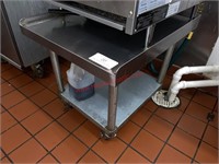 S/S EQUIPMENT STAND ON CASTERS