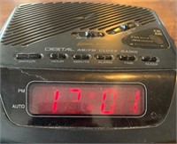 Lenoxx Sound AM/FM Digital Clock Radio