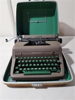 VINTAGE TYPEWRITER