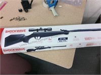 Crossman shockwave pellet rifle appears new in