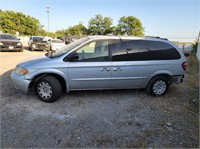 2002 CHRYSLER Town and Country