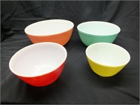 VINTAGE MULTI-COLORED PYREX NESTING MIXING BOWLS