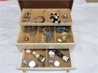 Jewlery box with contents