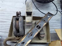Vintage pully w/ hook, level, & 2 hand planes