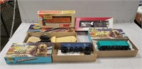 4 Assorted HO Train Cars & 1 Box Of Parts