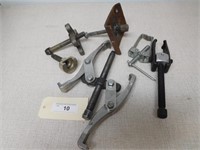 ASSORTMENT OF GEAR  & OTHER PULLERS