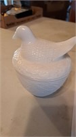 Milk glass nesting hen. Approximately 4.5 inches