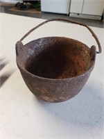 Vintage Cast Iron Smelting Pot