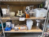 kitchen items. Lot of assorted kitchen items,