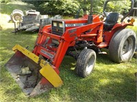 MF 1035 4wd Tractor w/ bucket has MF 1016 bucket