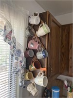 Mug rack and 10 Mugs.