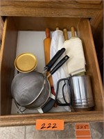 Drawer of misc kitchen items, set of 4 Henckels