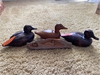Lot of hand carved wood duck decorations (4)